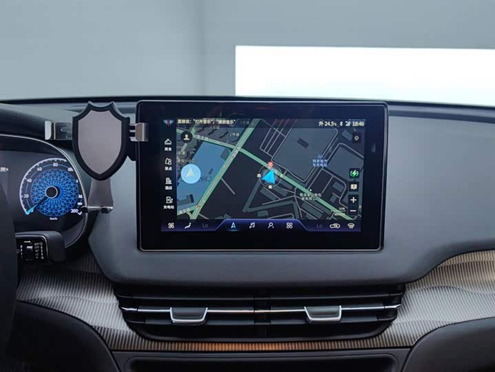 Фото 13 - Hongqi E-QM5