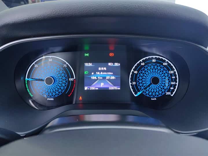 Фото 14 - Hongqi E-QM5