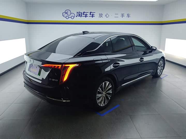 Фото 3 - Hongqi E-QM5