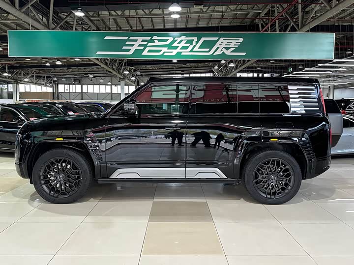 Фото 3 - BYD Yangwang U8