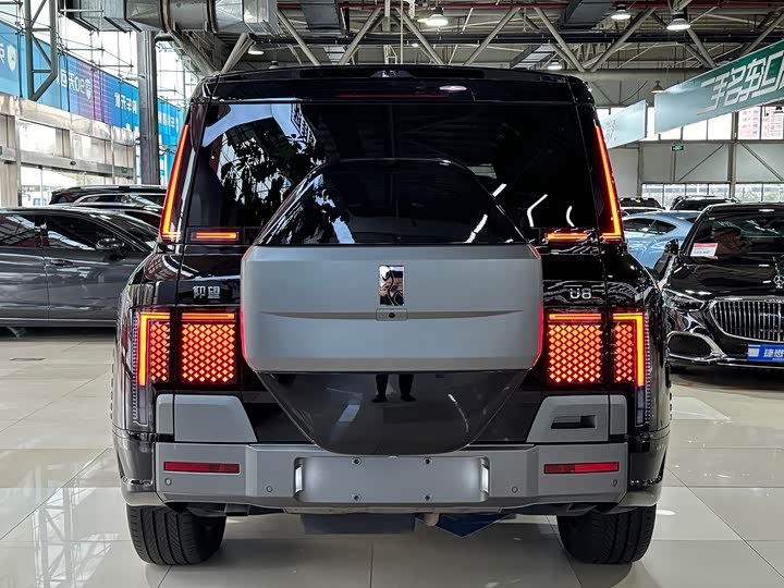 Фото 5 - BYD Yangwang U8