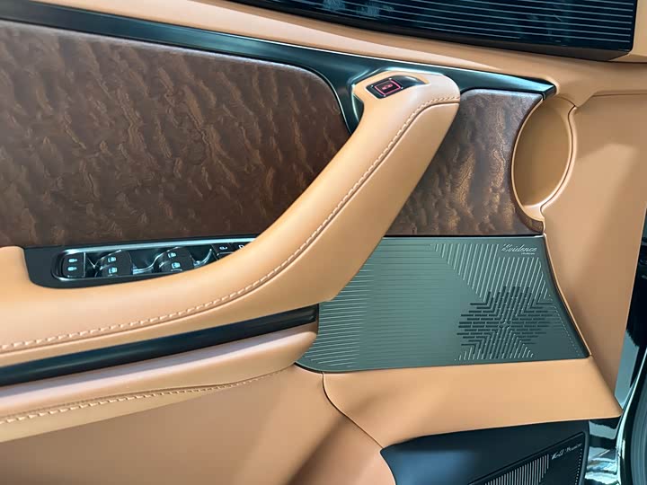 Фото 8 - BYD Yangwang U8