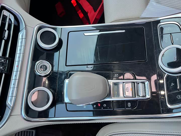 Фото 12 - Hongqi H9