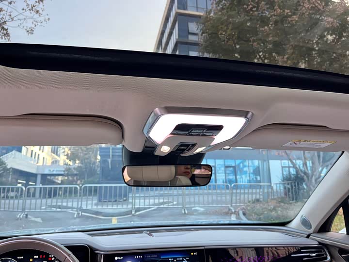 Фото 16 - Hongqi H9