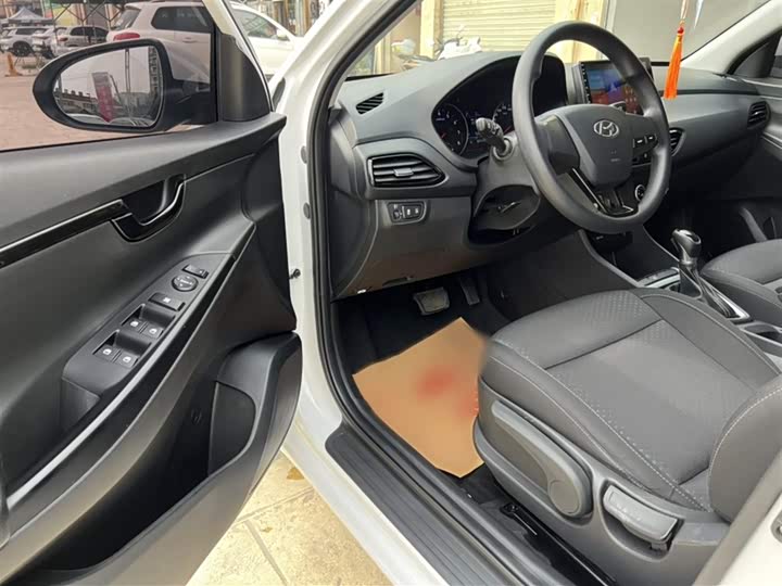 Фото 14 - Hyundai Celesta