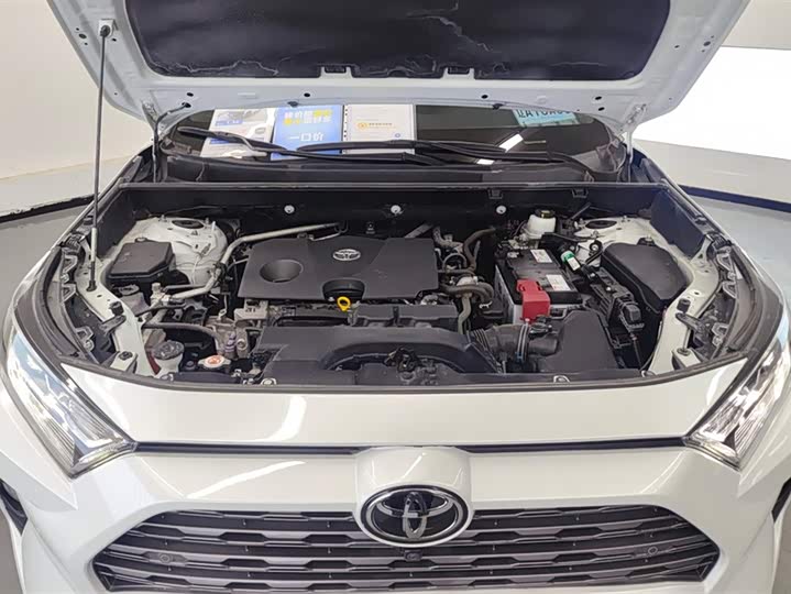 Фото 10 - Toyota RAV4