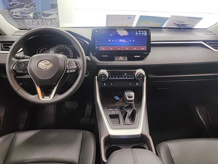 Фото 12 - Toyota RAV4