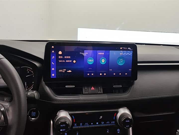 Фото 13 - Toyota RAV4