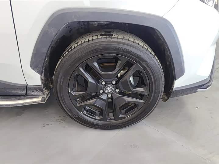 Фото 6 - Toyota RAV4