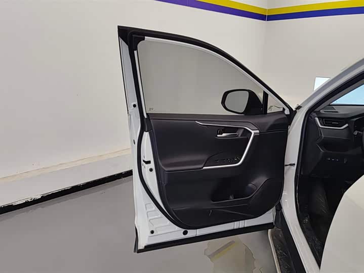 Фото 7 - Toyota RAV4