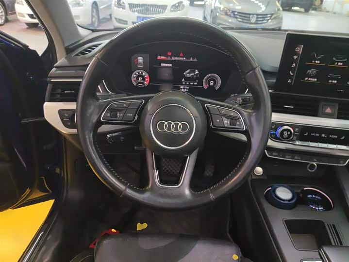 Фото 11 - Audi A4L