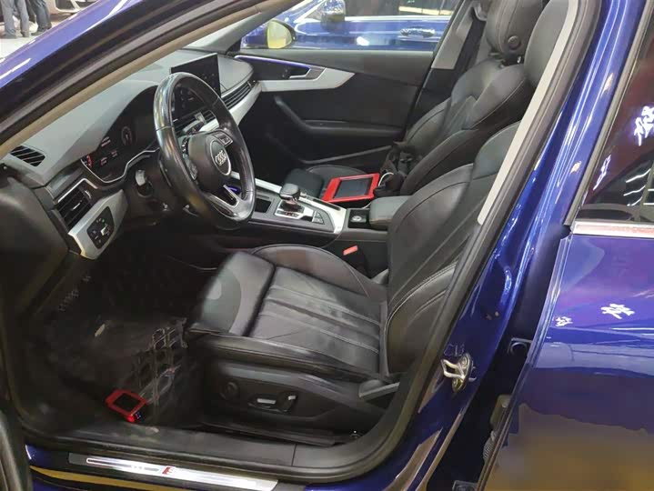 Фото 15 - Audi A4L