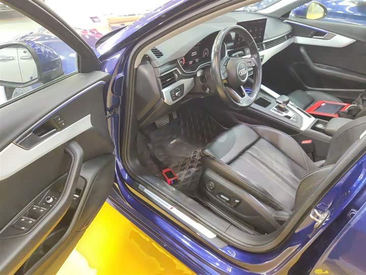 Фото 16 - Audi A4L