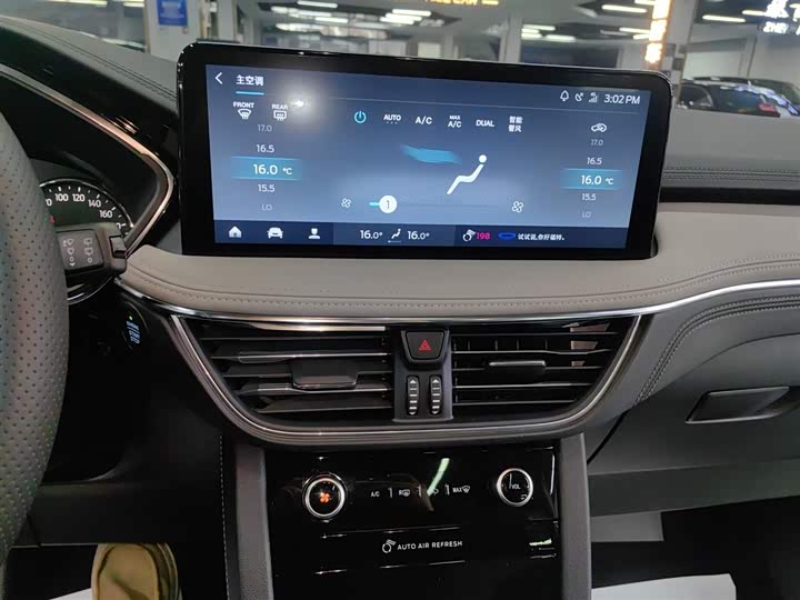 Фото 13 - Ford Escape