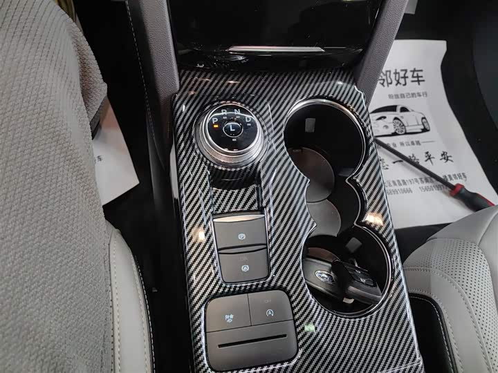 Фото 14 - Ford Escape