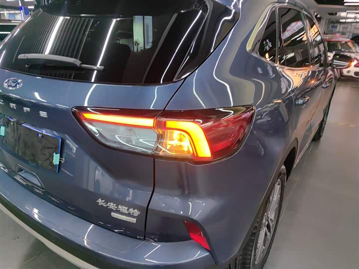 Фото 8 - Ford Escape