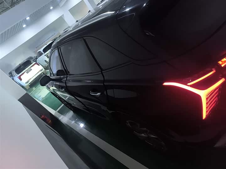 Фото 5 - Hongqi HS3 Hybrid