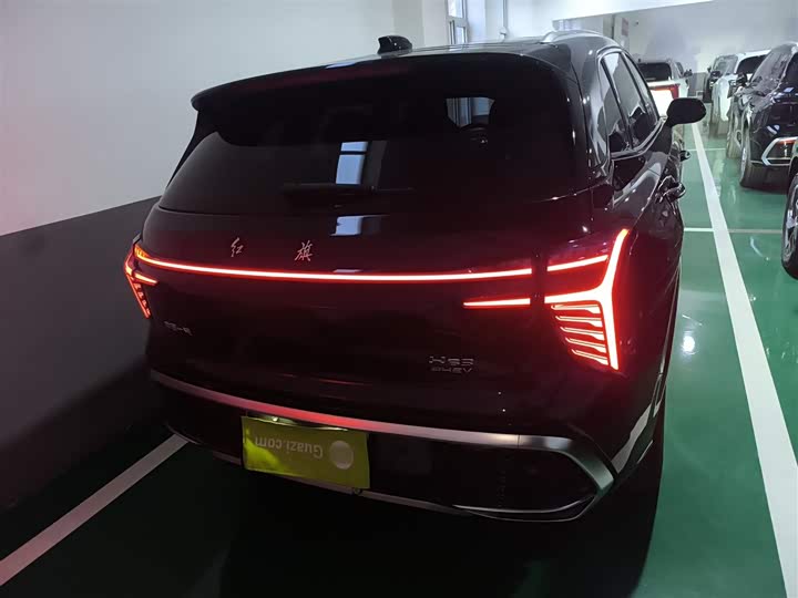 Фото 6 - Hongqi HS3 Hybrid