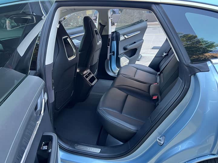 Фото 10 - Zeekr 001