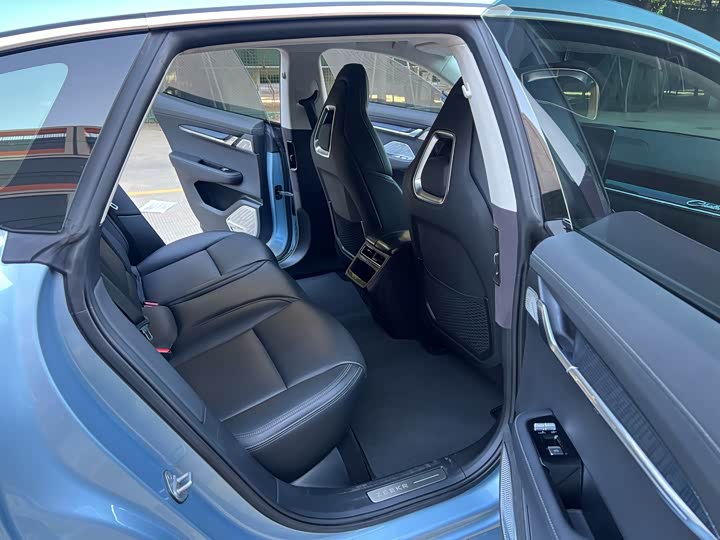 Фото 11 - Zeekr 001