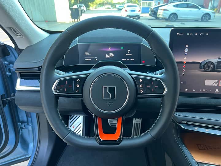 Фото 14 - Zeekr 001