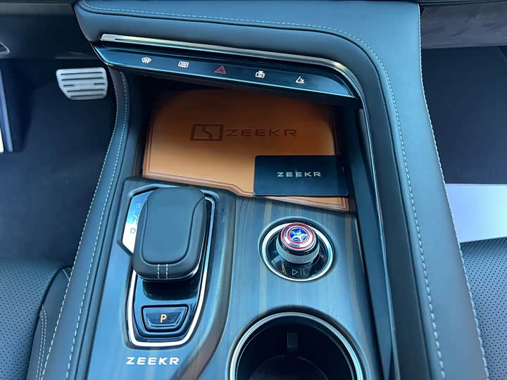 Фото 16 - Zeekr 001
