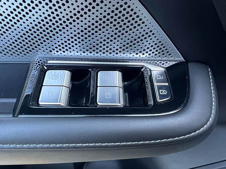 Фото 18 - Zeekr 001