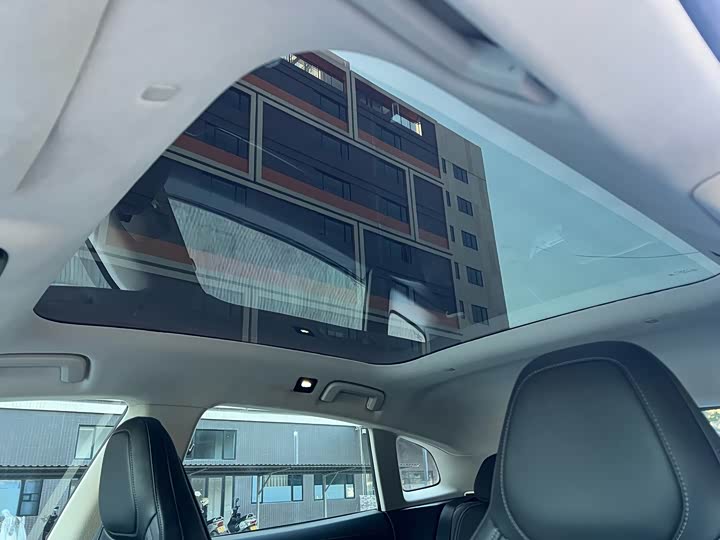 Фото 19 - Zeekr 001