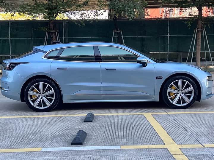 Фото 3 - Zeekr 001