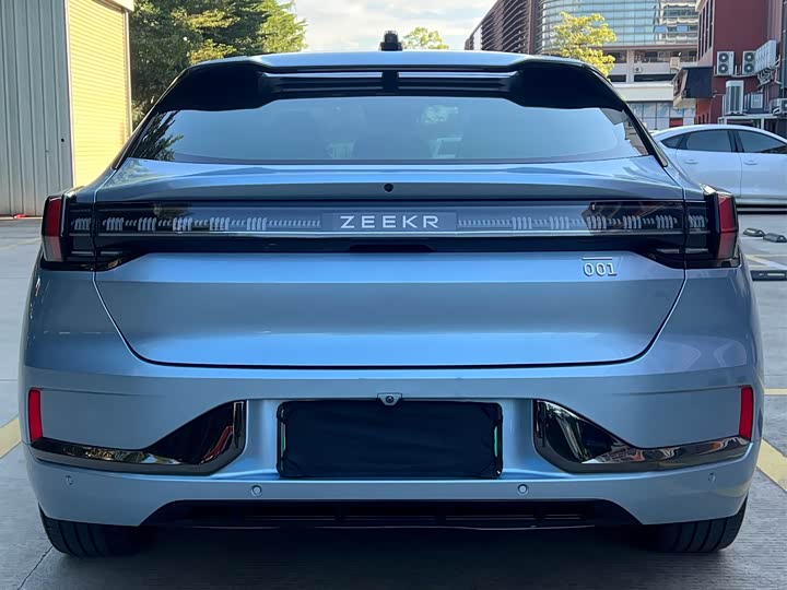 Фото 4 - Zeekr 001