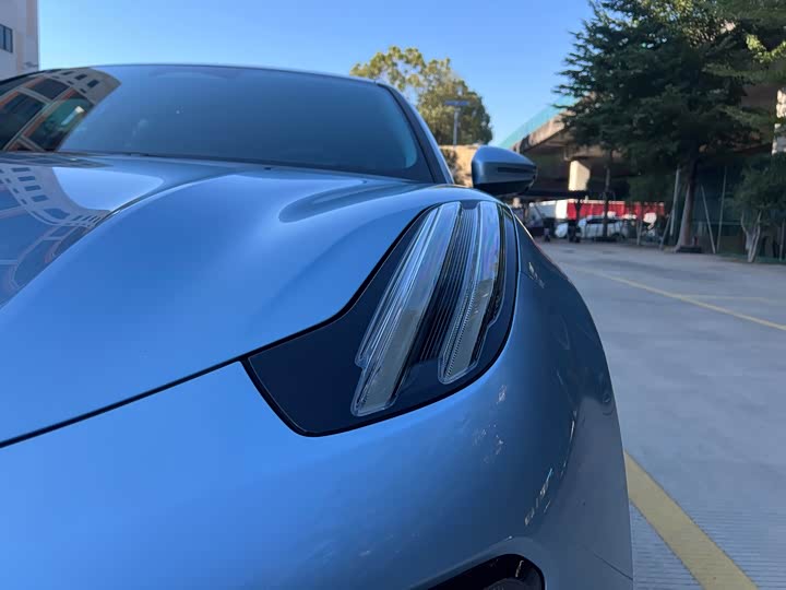 Фото 6 - Zeekr 001