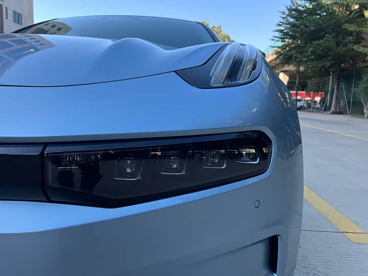 Фото 7 - Zeekr 001