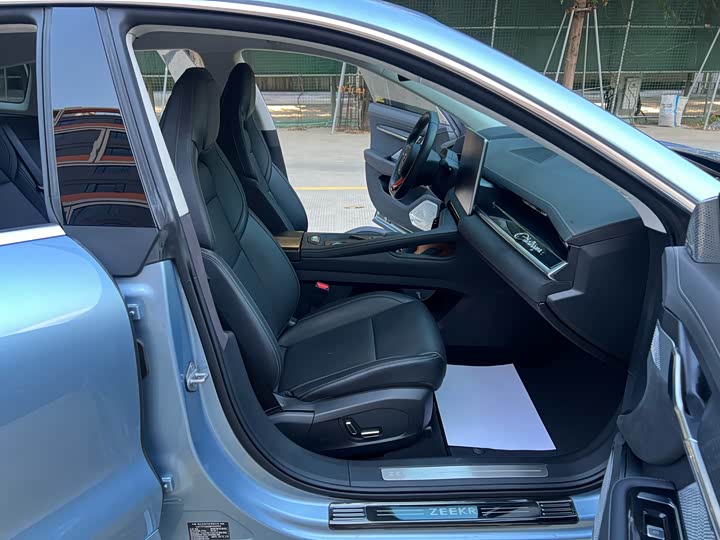 Фото 9 - Zeekr 001