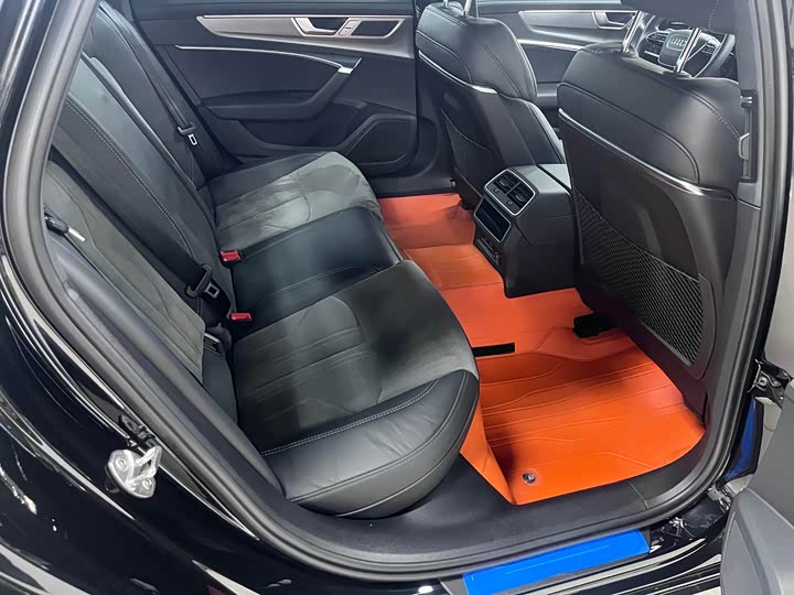 Фото 12 - Audi A6L