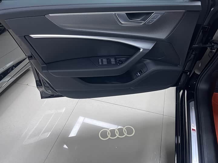 Фото 3 - Audi A6L