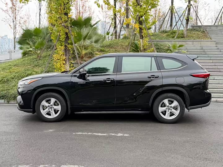 Фото 3 - Toyota Highlander