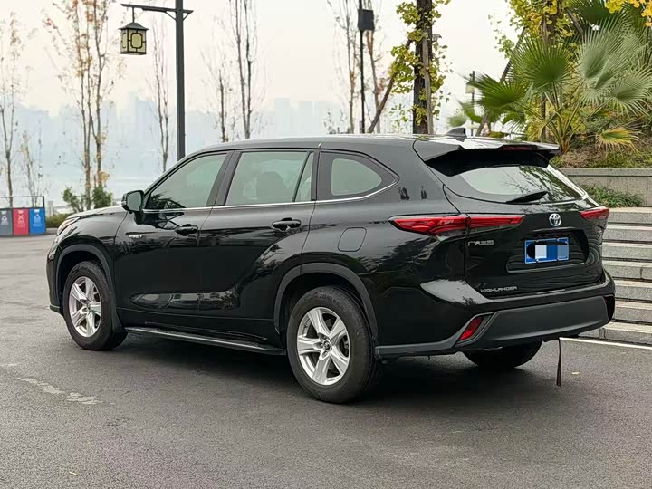 Фото 4 - Toyota Highlander