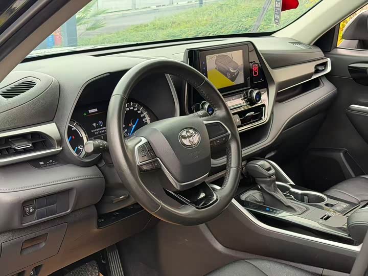 Фото 8 - Toyota Highlander