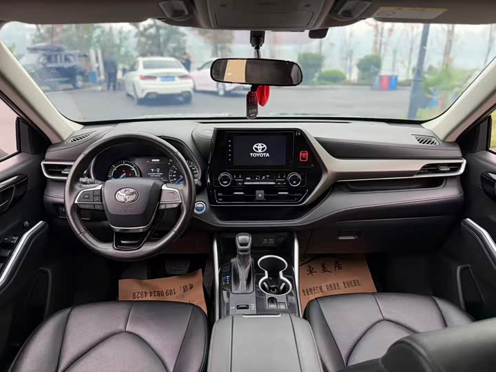 Фото 9 - Toyota Highlander