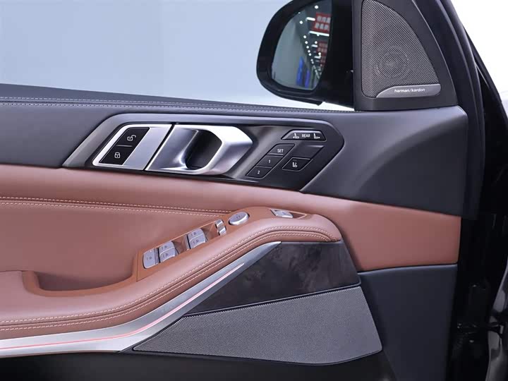 Фото 18 - BMW X7