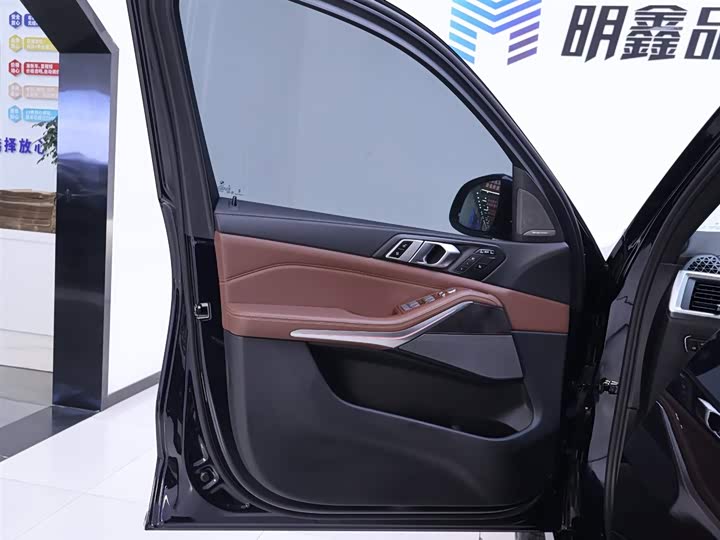 Фото 19 - BMW X7