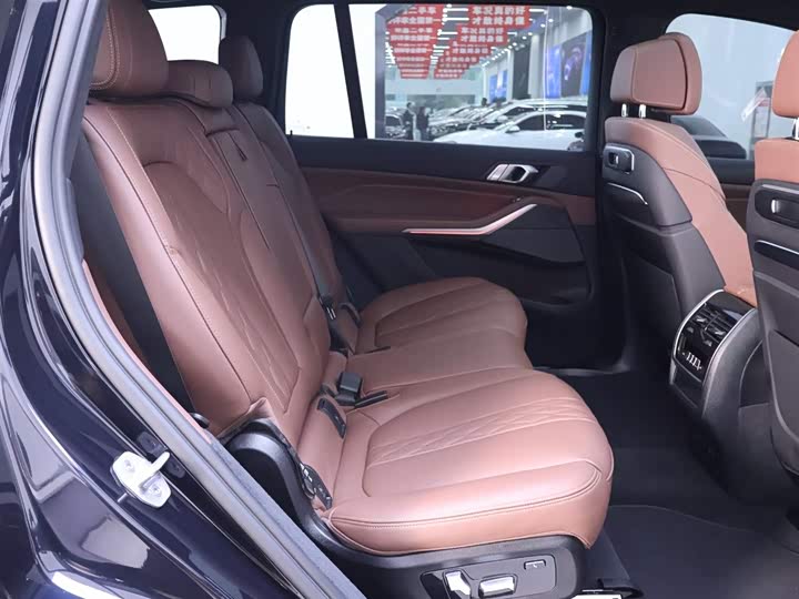 Фото 22 - BMW X7