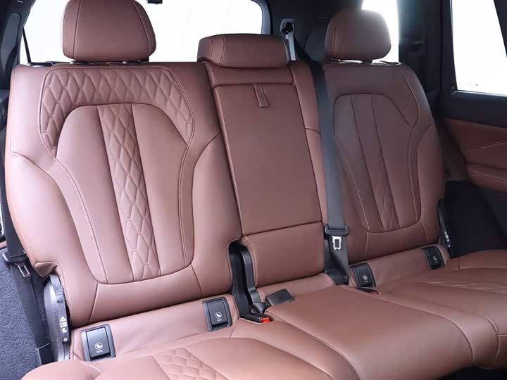 Фото 23 - BMW X7