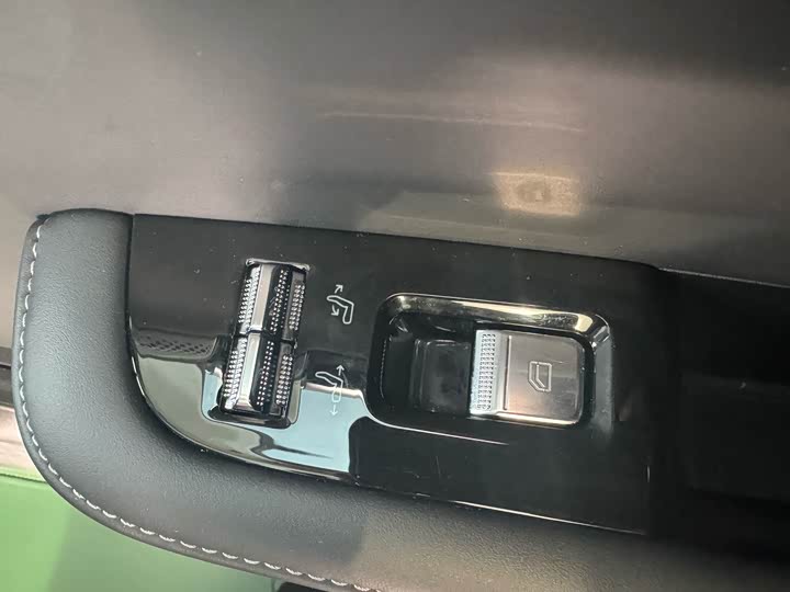 Фото 12 - Zeekr 001