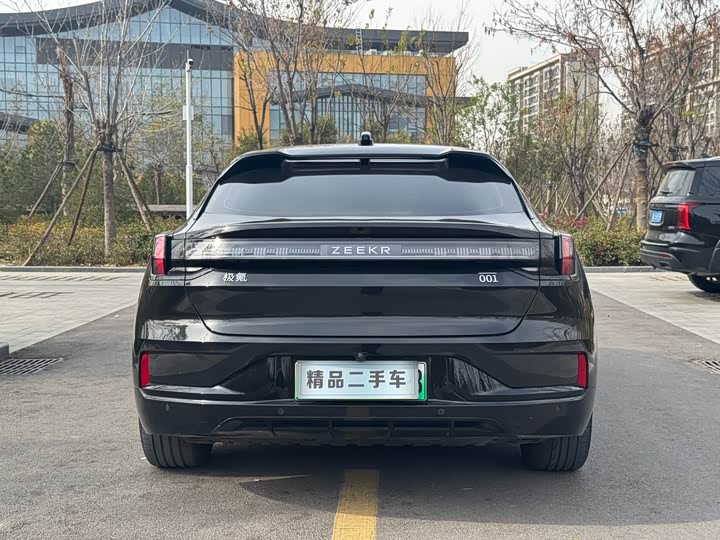 Фото 14 - Zeekr 001