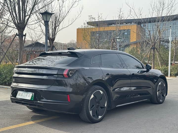 Фото 15 - Zeekr 001