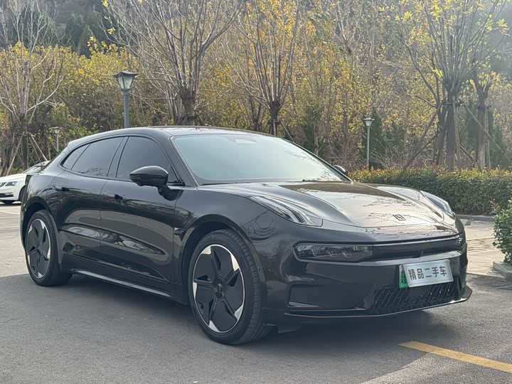 Фото 2 - Zeekr 001