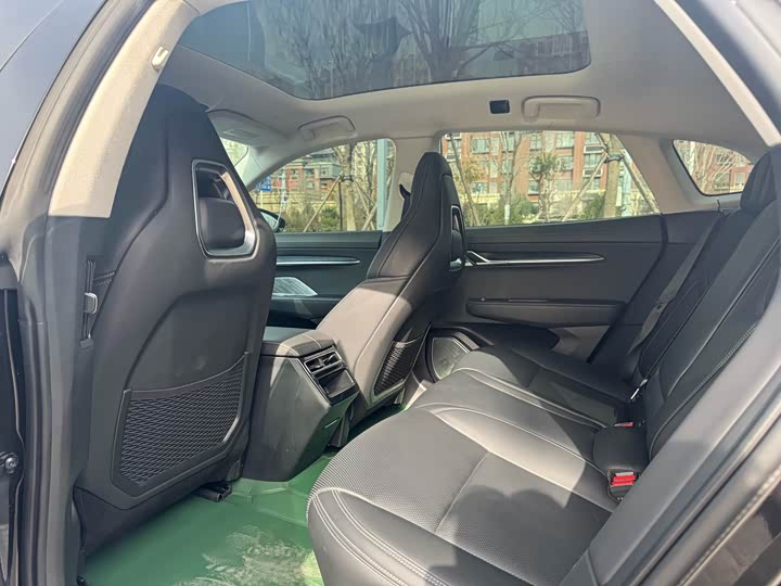 Фото 7 - Zeekr 001