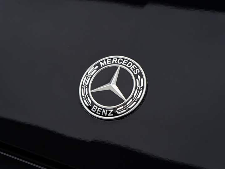 Фото 9 - Mercedes-Benz E-Class