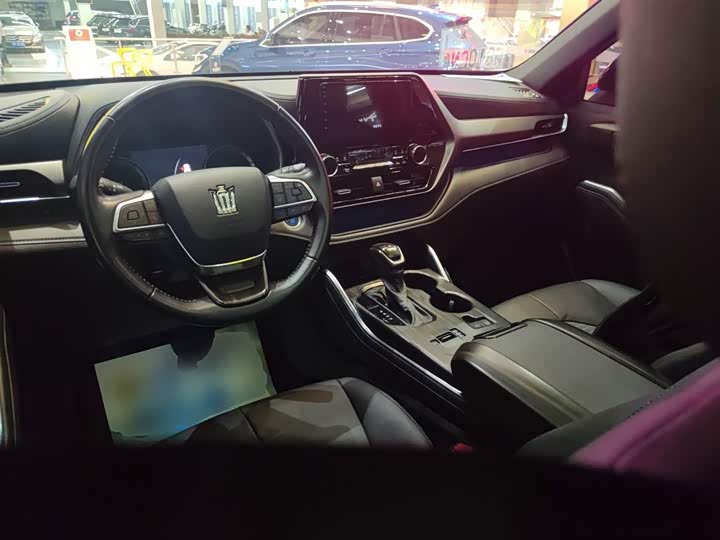 Фото 10 - Toyota Crown Kluger